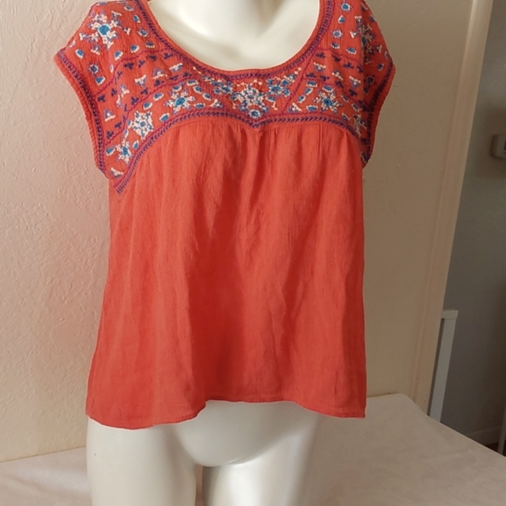 American Eagles Outfitters sleeveless blouse. Size M. Pre-owned good condition.